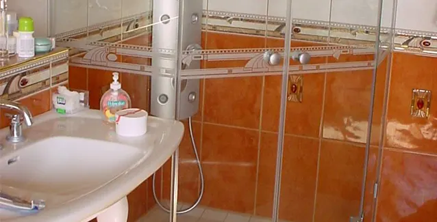 Bathroom With a Stunning Glass Shower Screen